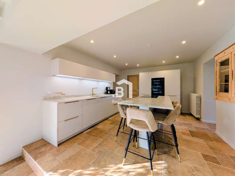 Maison La Tour-du-Pin - 5 chambres - 235m²