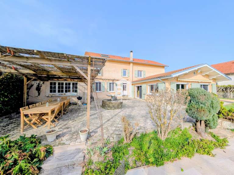 Maison La Tour-du-Pin - 5 chambres - 235m²
