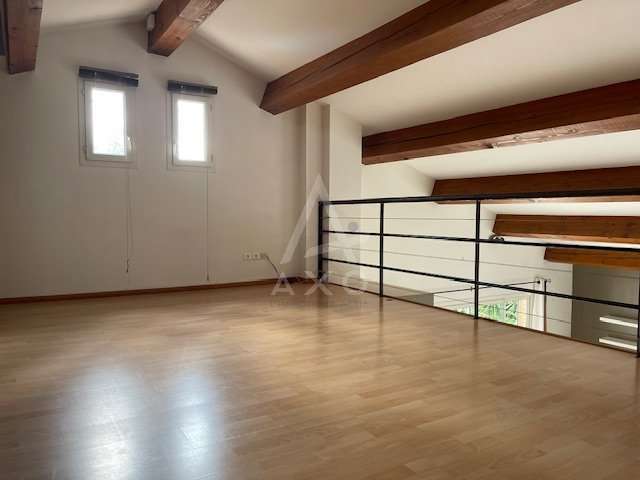 Maison Lacoste