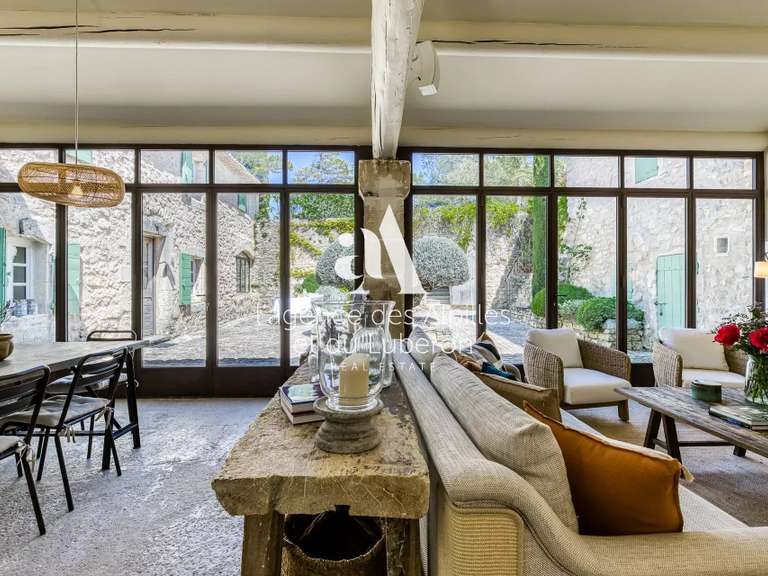 Maison Lacoste - 5 chambres - 10700m²