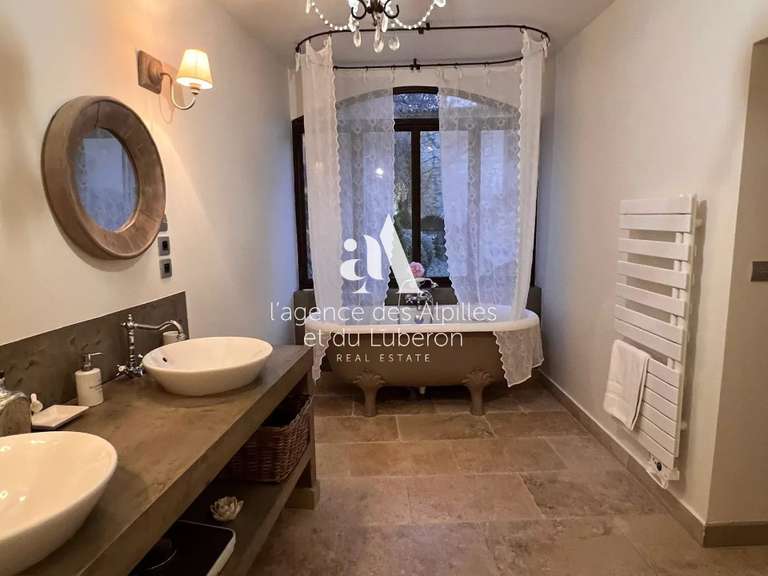 Maison Lacoste - 5 chambres - 10700m²