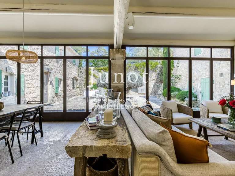 Maison Lacoste - 5 chambres - 10700m²
