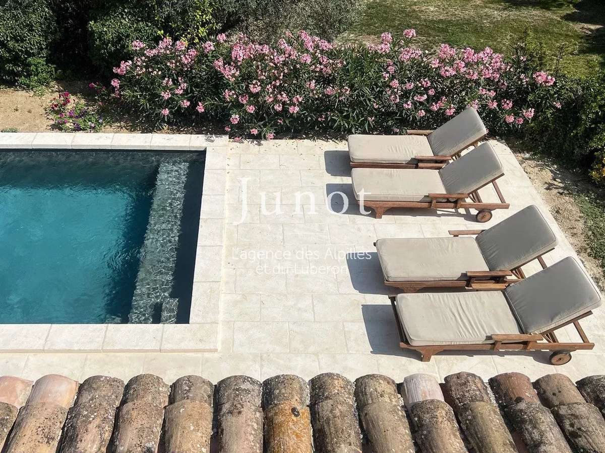 Maison Lacoste