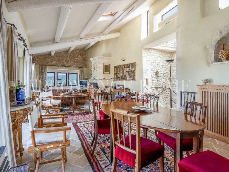 Propriété Lacoste - 4 chambres - 174m²
