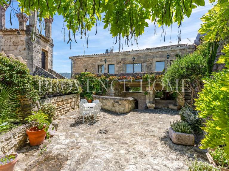 Propriété Lacoste - 4 chambres - 174m²