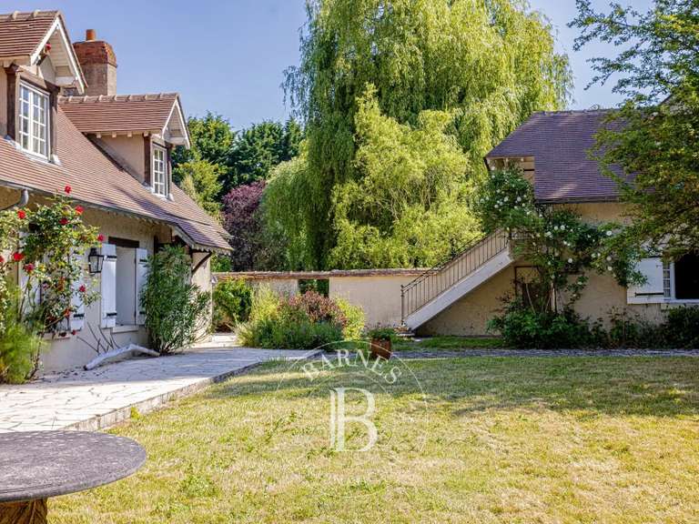 Propriété Ladon - 6 chambres - 347m²