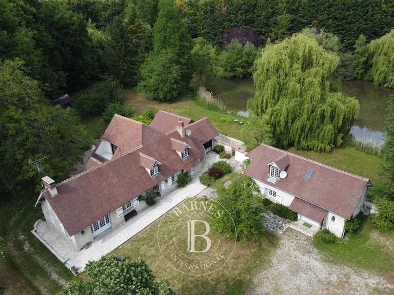 Propriété Ladon - 6 chambres - 347m²