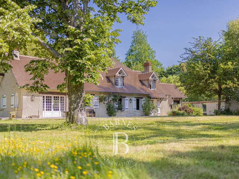 Propriété Ladon - 6 chambres - 347m²