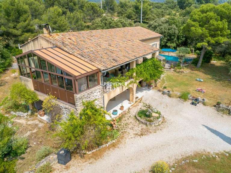 Maison Lagnes - 6 chambres - 321m²