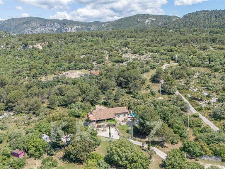 Maison Lagnes - 5 chambres - 256m²