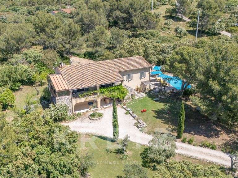 Maison Lagnes - 5 chambres - 256m²