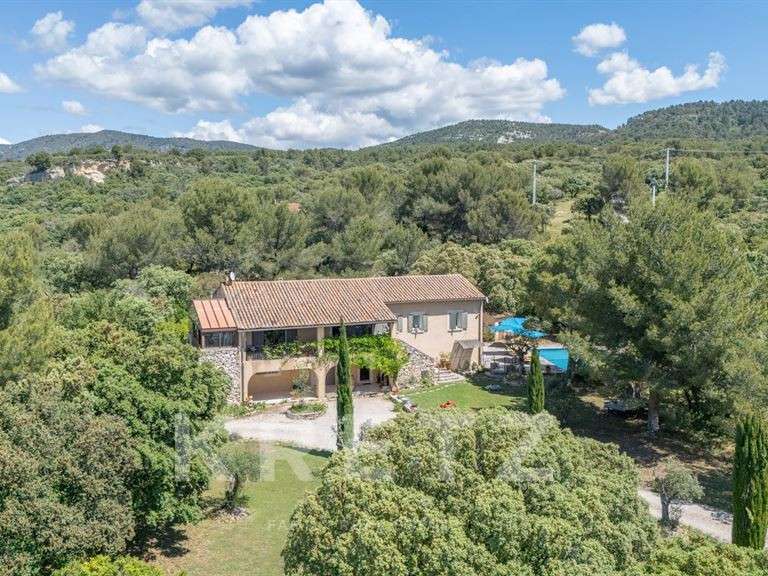 Maison Lagnes - 5 chambres - 256m²