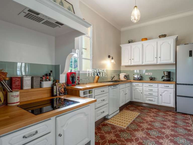 Propriété Lagnes - 13 chambres - 858m²