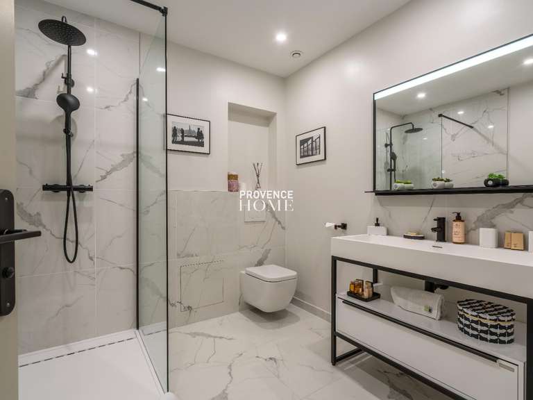 Propriété Lagnes - 13 chambres - 858m²