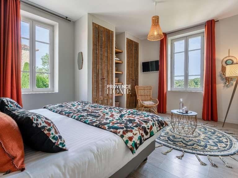 Propriété Lagnes - 13 chambres - 858m²