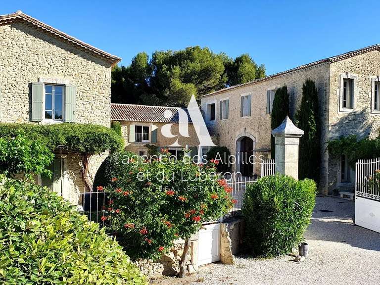 Propriété Lagnes - 13 chambres - 850m²