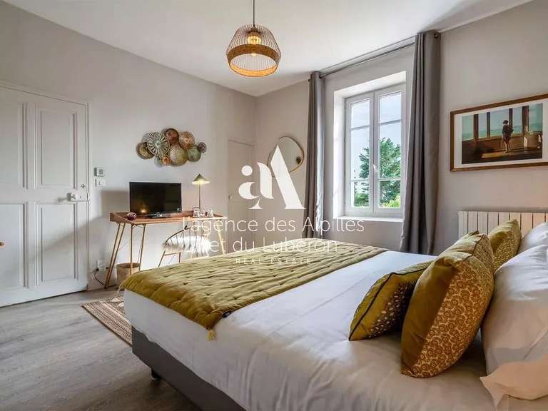 Propriété Lagnes - 13 chambres - 850m²