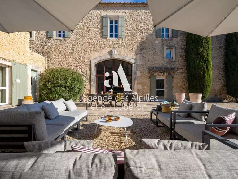 Propriété Lagnes - 13 chambres - 850m²