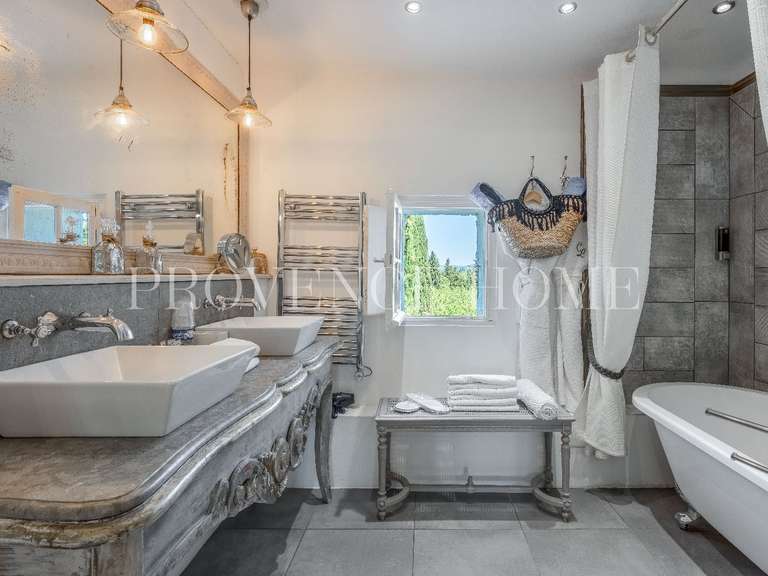 Propriété Lagnes - 10 chambres - 450m²