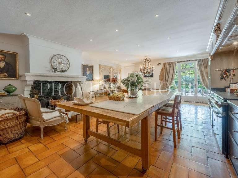 Propriété Lagnes - 10 chambres - 450m²