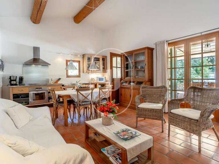 Villa Lagnes - 7 bedrooms - 261m²