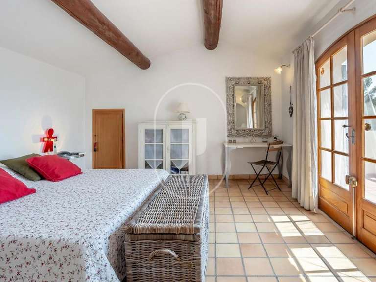 Villa Lagnes - 7 bedrooms - 261m²