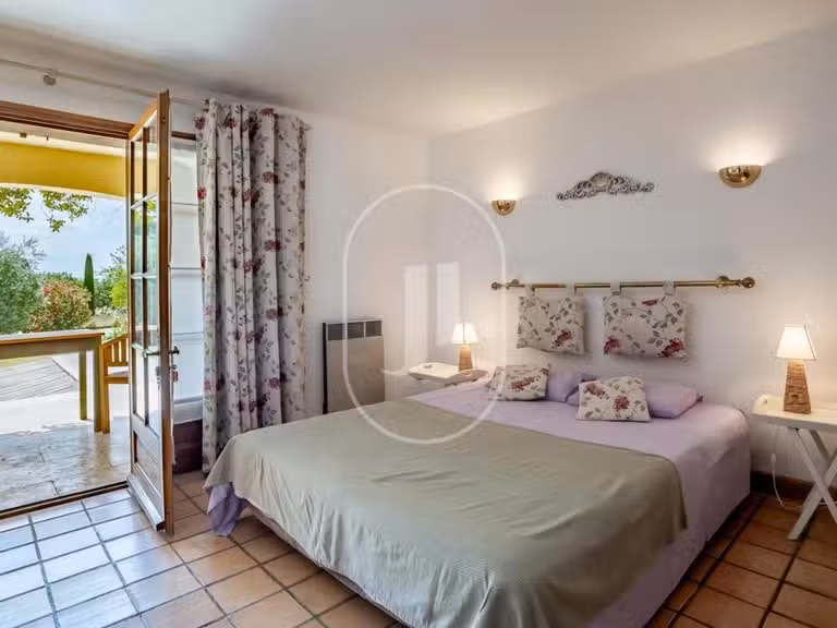 Villa Lagnes - 7 chambres - 261m²