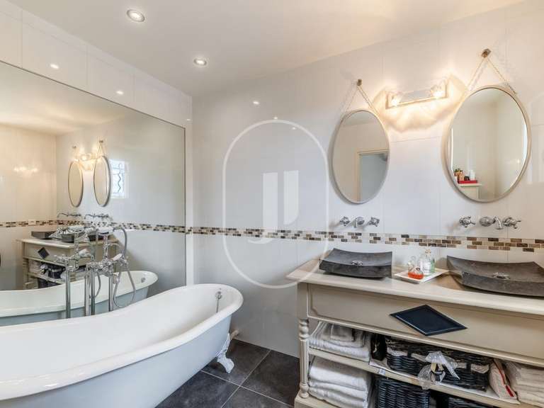 Villa Lagnes - 4 chambres - 197m²