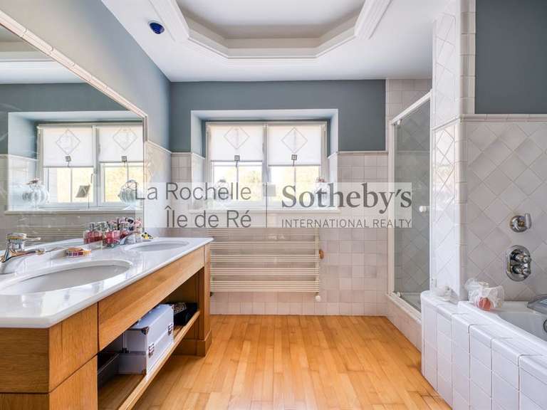 House Lagord - 5 bedrooms - 217m²