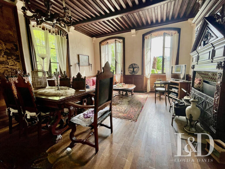 Château Lamastre - 19 chambres - 1000m²