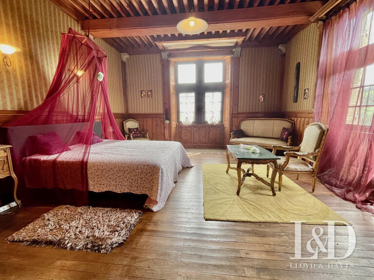 Château Lamastre - 19 chambres - 1000m²