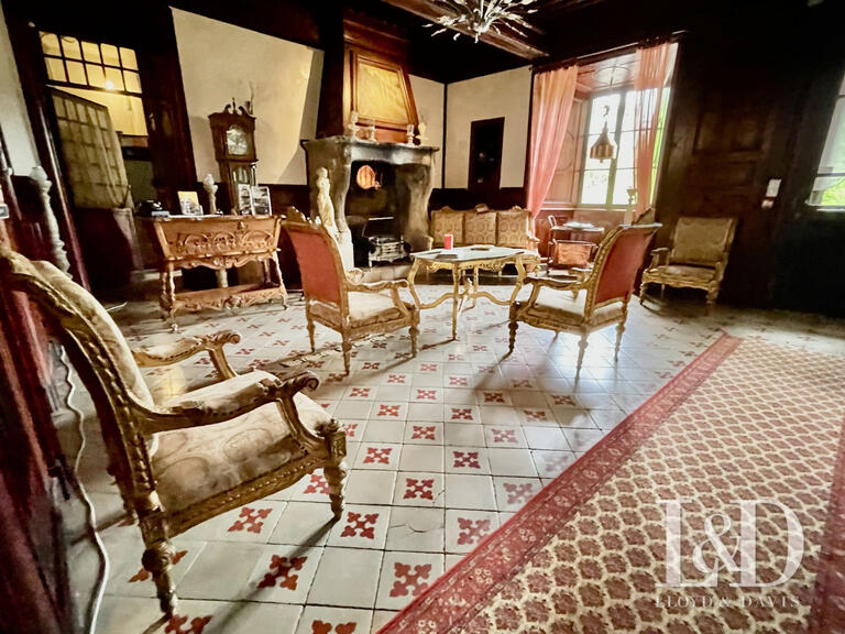 Château Lamastre - 19 chambres - 1000m²