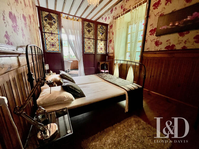 Château Lamastre - 19 chambres - 1000m²