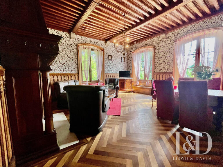 Château Lamastre - 19 chambres - 1000m²