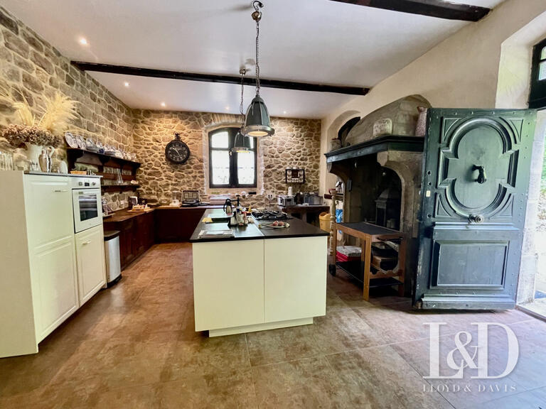 Château Lamastre - 19 chambres - 1000m²