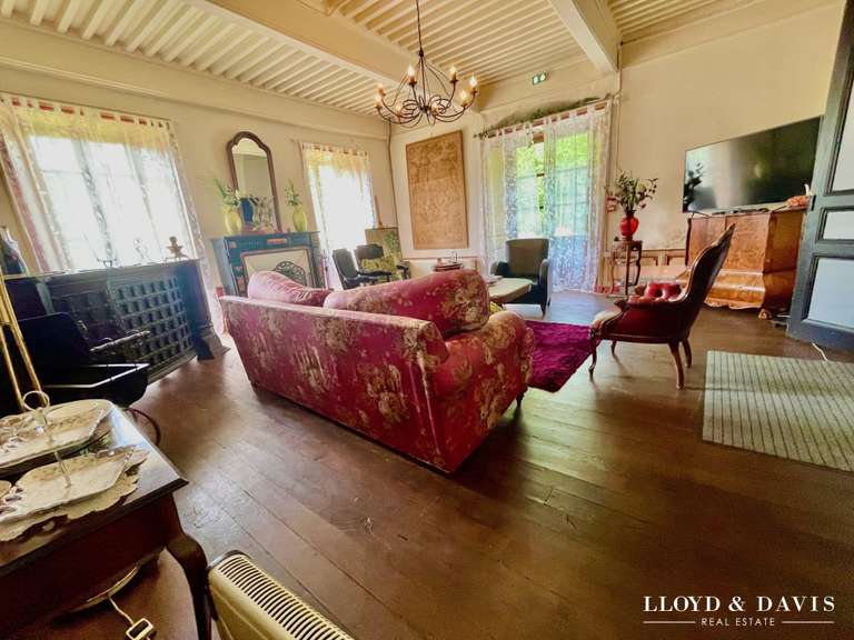 Château Lamastre - 19 chambres - 1000m²