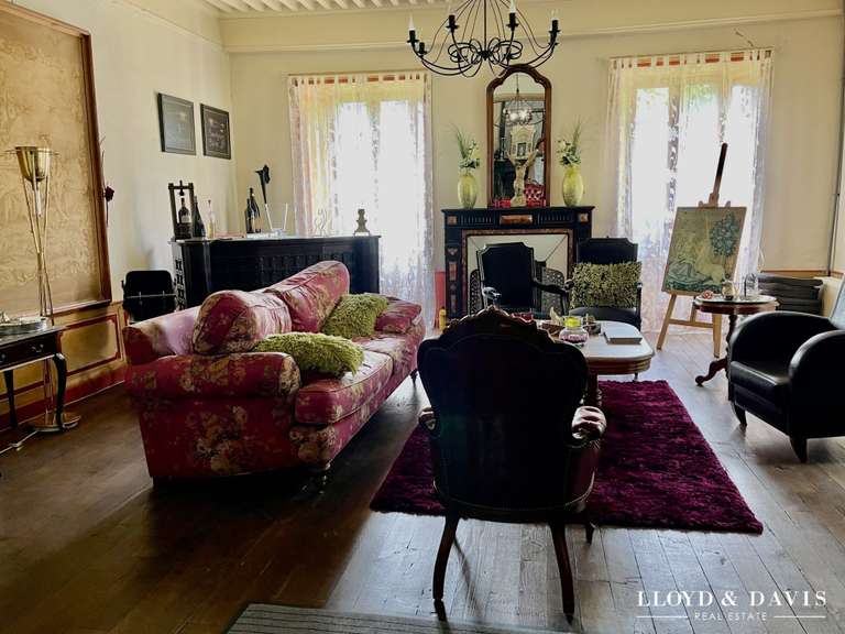 Château Lamastre - 19 chambres - 1000m²