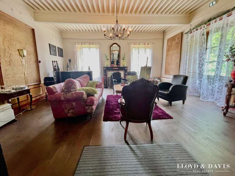 Château Lamastre - 19 chambres - 1000m²