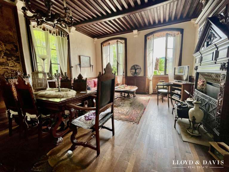 Château Lamastre - 19 chambres - 1000m²