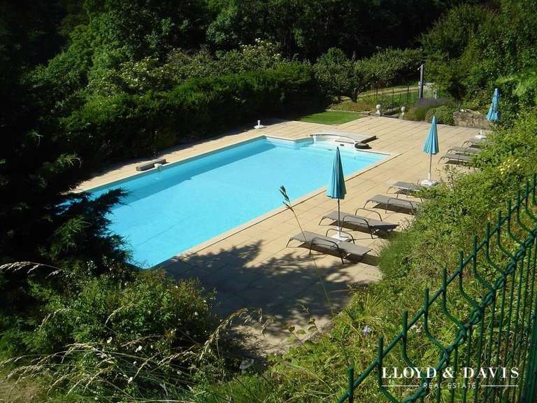 Château Lamastre - 19 chambres - 1000m²