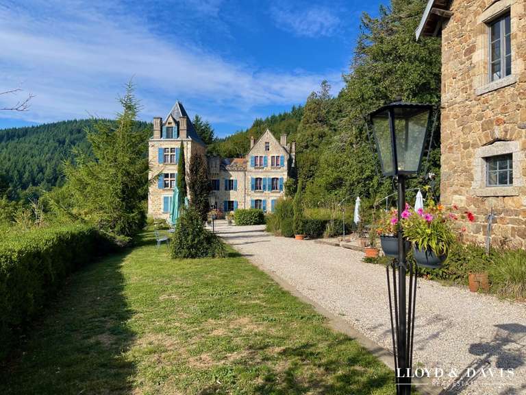 Château Lamastre - 19 chambres - 1000m²