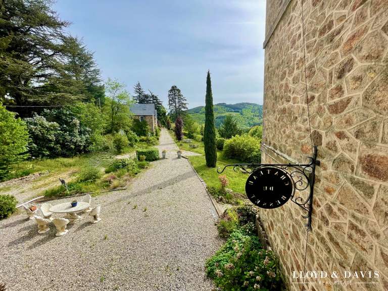 Château Lamastre - 19 chambres - 1000m²