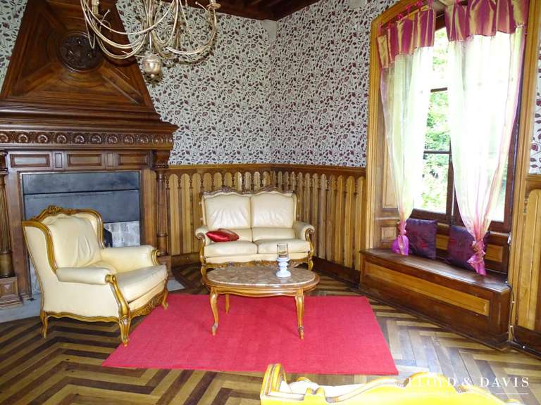 Château Lamastre - 19 chambres - 1000m²