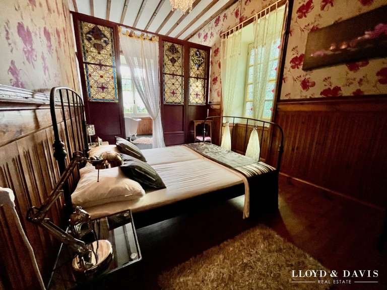 Château Lamastre - 19 chambres - 1000m²