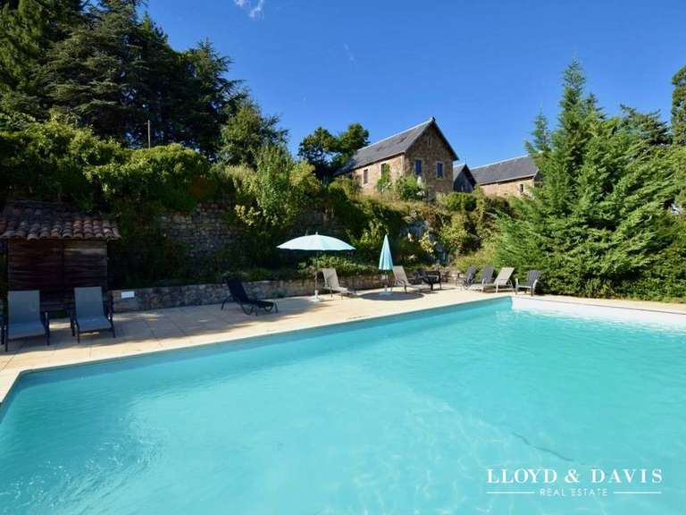 Château Lamastre - 19 chambres - 1000m²