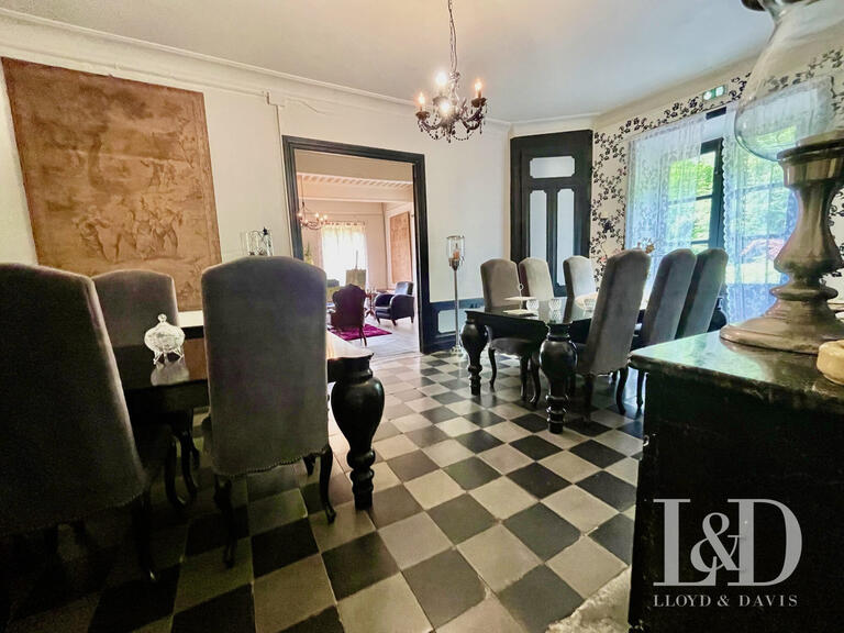 Château Lamastre - 19 chambres - 1000m²