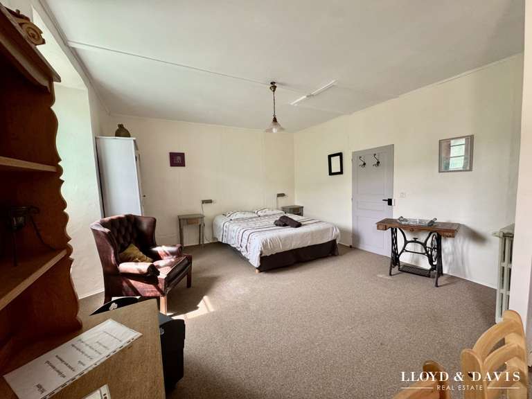 Maison Lamastre - 30 chambres - 1490m²