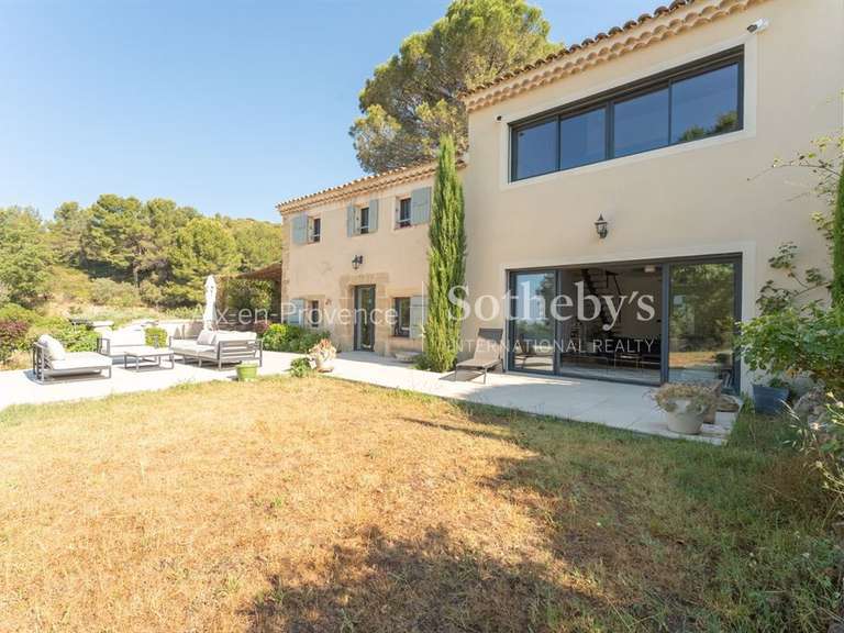 Maison Lambesc - 4 chambres - 246m²