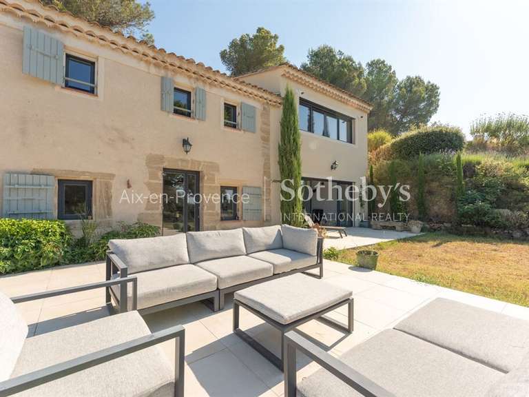 Maison Lambesc - 4 chambres - 246m²