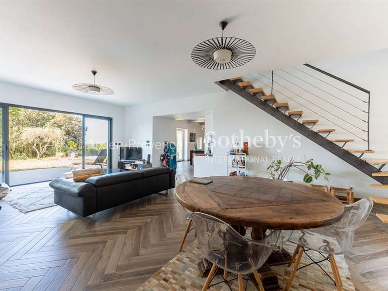 Maison Lambesc - 4 chambres - 246m²